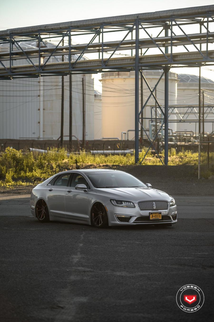  Lincoln MKZ on Vossen Wheels (CG-203) 2017 года  (фото 5 из 30)